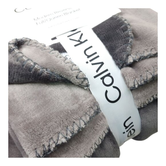 Calvin Klein Modern Reversible Full/Queen Blanket  Soft & Cozy 90"x90" Lush Grey - Picture 9 of 10